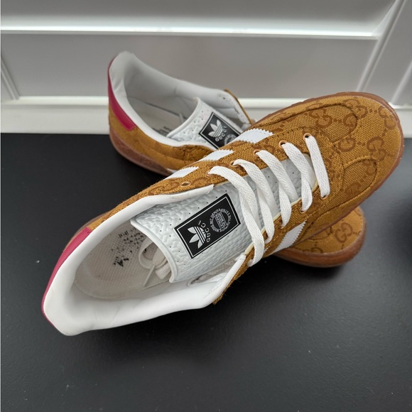 Gucci x Wmns Gazelle 'GG Monogram' - Picture 6 of 9